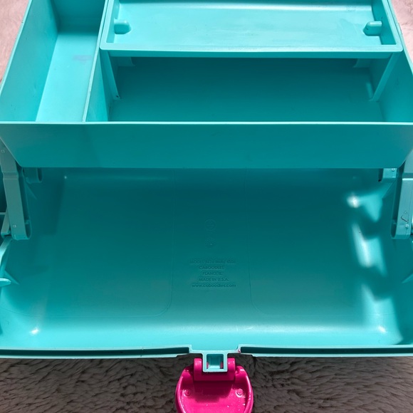 Barbie Pink and Teal Caboodles Portable Makeup Case - Picture 4 of 9